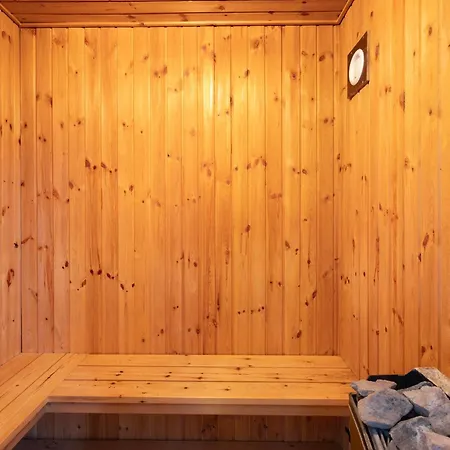 In With 4 Bedrooms, Sauna And Wifi Holiday home