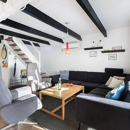 In With 4 Bedrooms, Sauna And Wifi Holiday home Ebeltoft