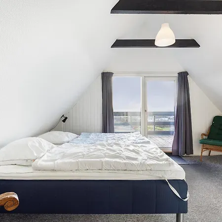 In With 4 Bedrooms, Sauna And Wifi Holiday home