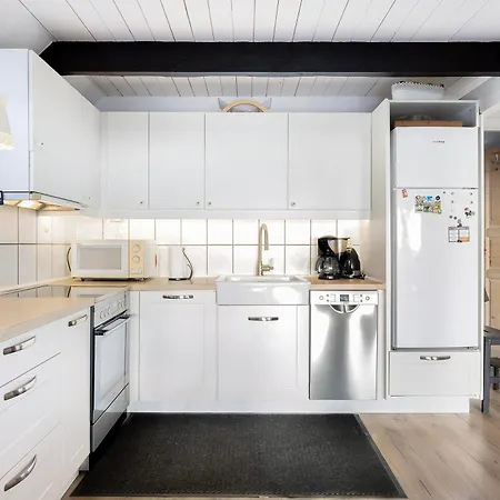 In With 4 Bedrooms, Sauna And Wifi