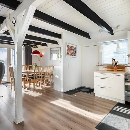 In With 4 Bedrooms, Sauna And Wifi Holiday home